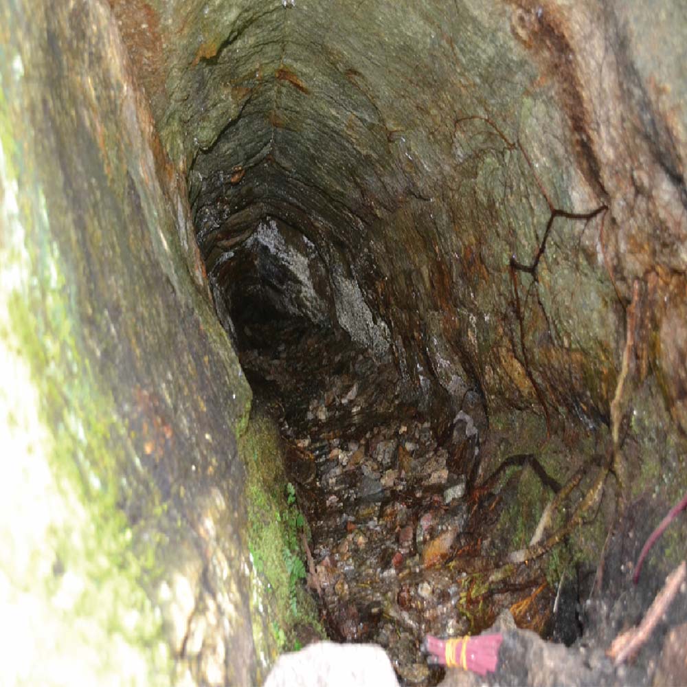 The Dungchen mineral spring