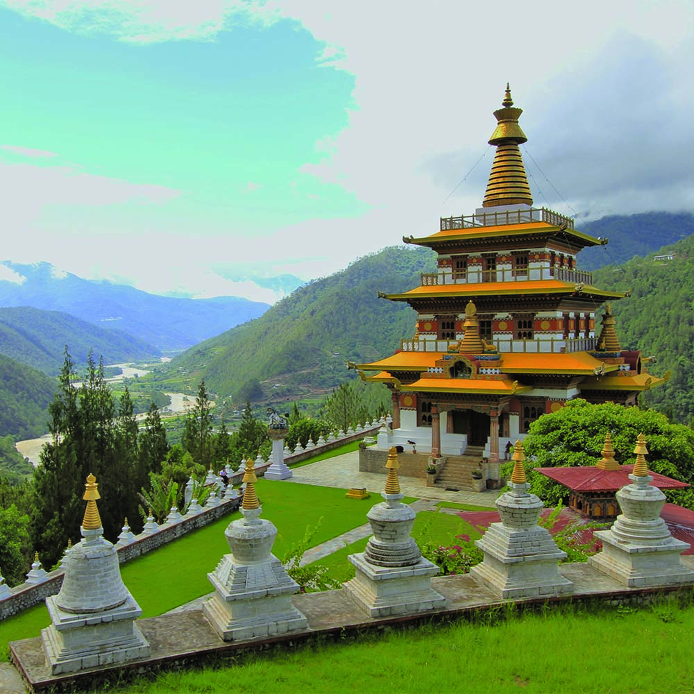 Khamsum Yulley Namgyal Chorten above the Mo Chhu