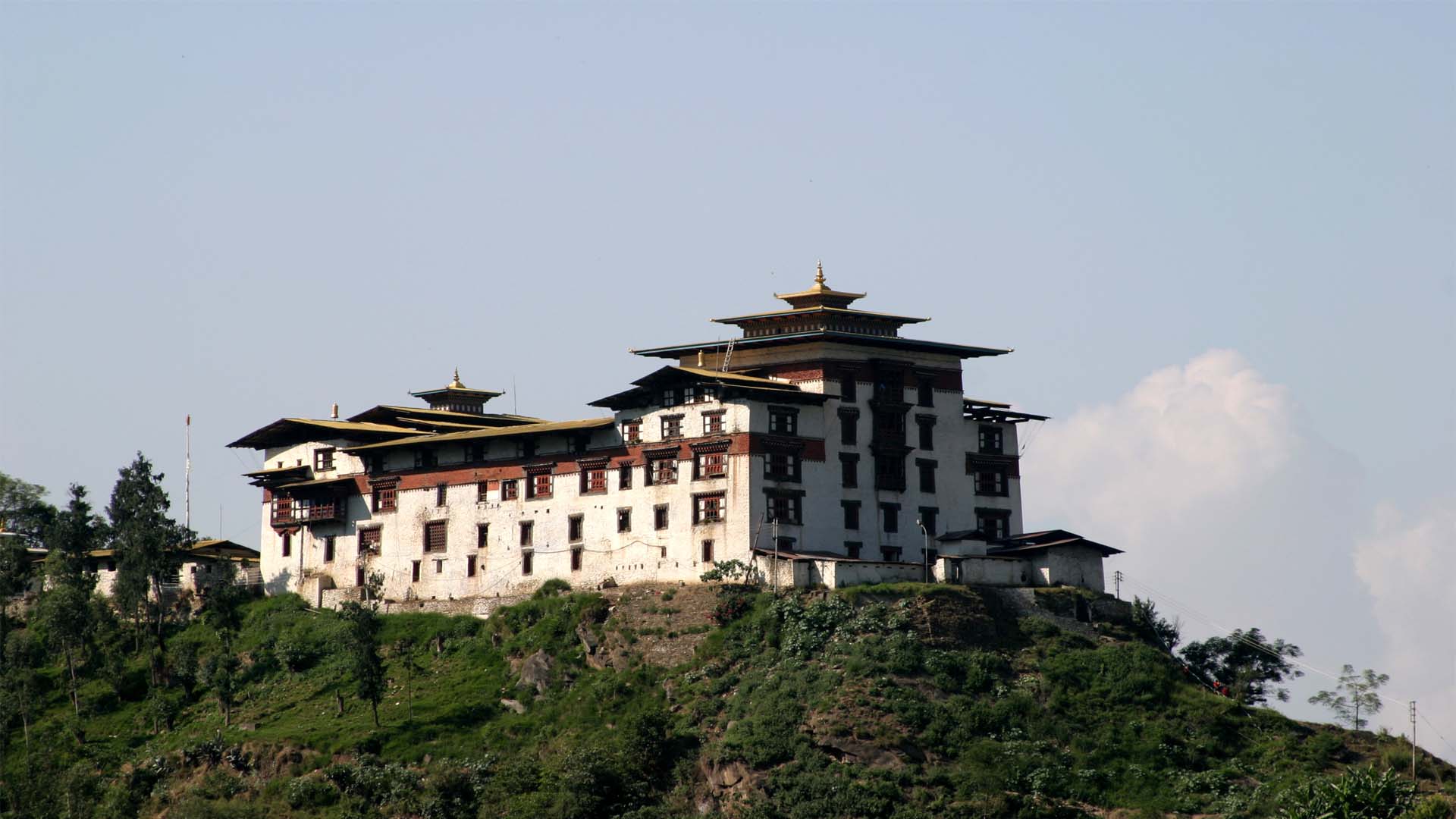 Trashigang Dzong above the Drangme Chhu