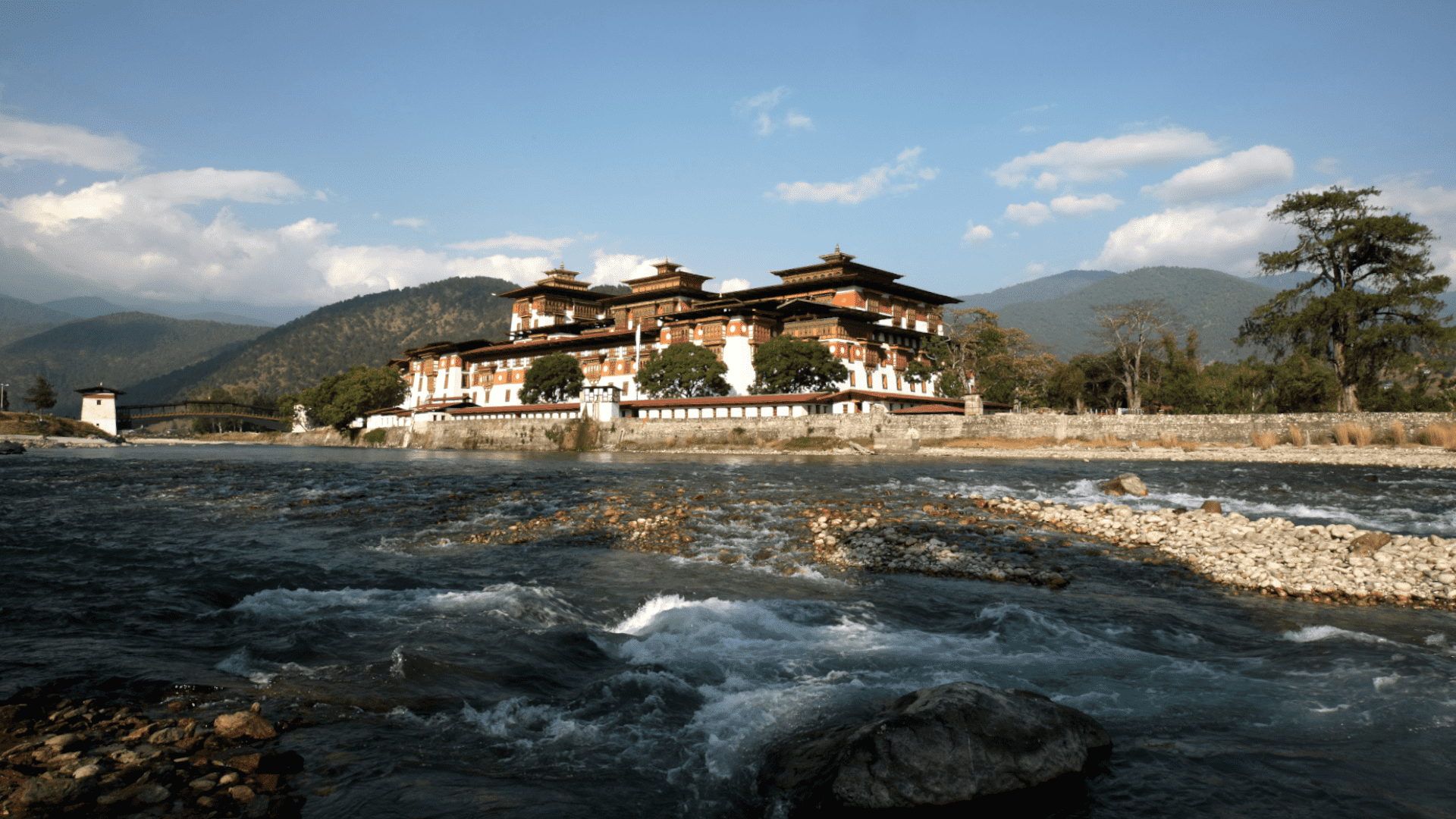Punakha Dzong at the meeting of the Pho Chhu and Mo Chhu