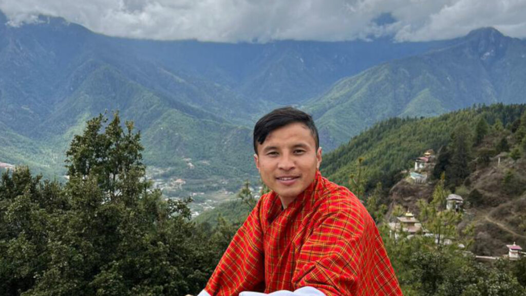 Lachhuman Pokwal, Tour Guide